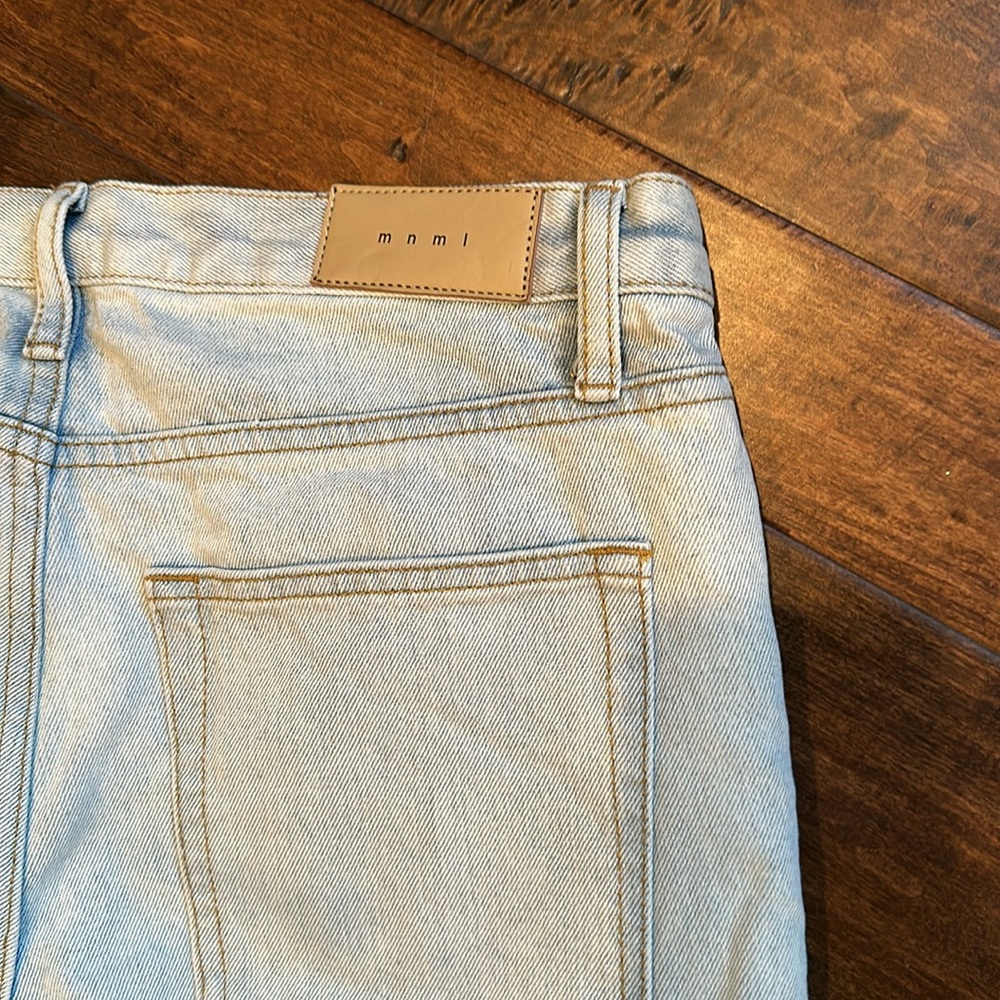 NWOT 31 x 34 light wash jeans with holes in the knees by mnml - Picture 4 of 6